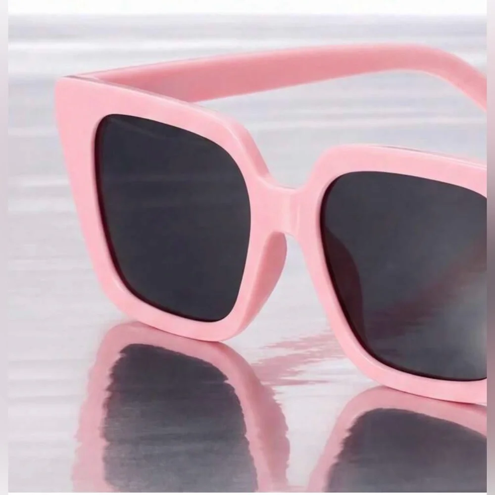 NEW! Baby-Pink Square Sunglasses *ELLE*